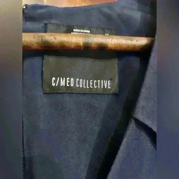 C/MEO COLLECTIVE Navy Blue Ruffle Cold Shoulder Romper Size Medium - Picture 3 of 6